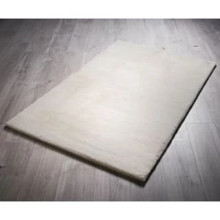 B&M Aspen Faux Fur Rug 100 X 150cm - Cream 3 B&M Aspen Faux Fur Rug 100 X 150cm - Cream
